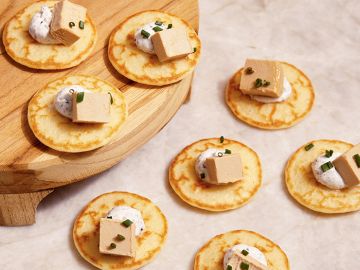 PETIT PLATEAU BLINIS FOIE GRAS CHUTNEY EPICE X24
