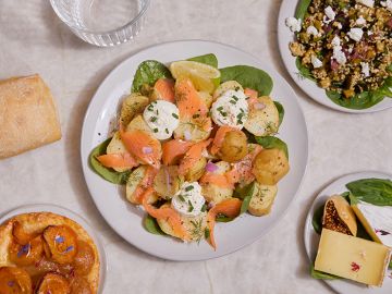 LE SAUMON FUMÉ ET CRÈME ANETH, POMMES DE TERRE GRENAILLES