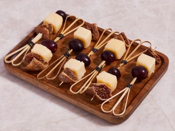 LES BROCHETTES FIGUE, BEAUFORT, RAISIN x18