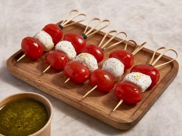 LES BROCHETTES TOMATES MOZZARELLA x16