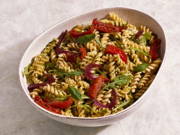 LA GRANDE SALADE DE PATES PESTO VERT