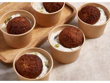 LES GRAZING CUPS FALAFELS & TZATZIKI X15