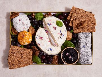 LA PLANCHE DE FROMAGES ENTIERS FESTIFS