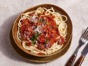 SPAGHETTI BOLOGNAISE